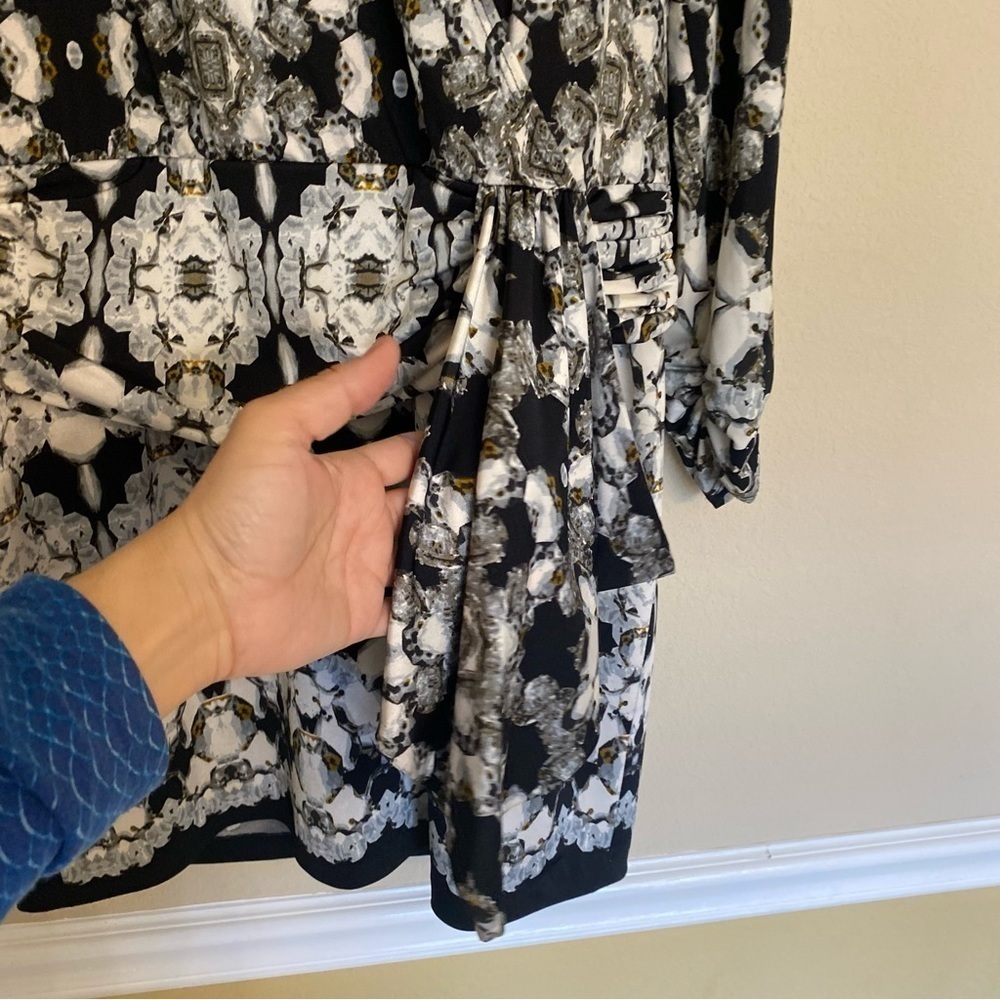 Vintage CACHE Geometric Jewel Black White Gray Print Drape Dress Size M Cocktail - Picture 11 of 16